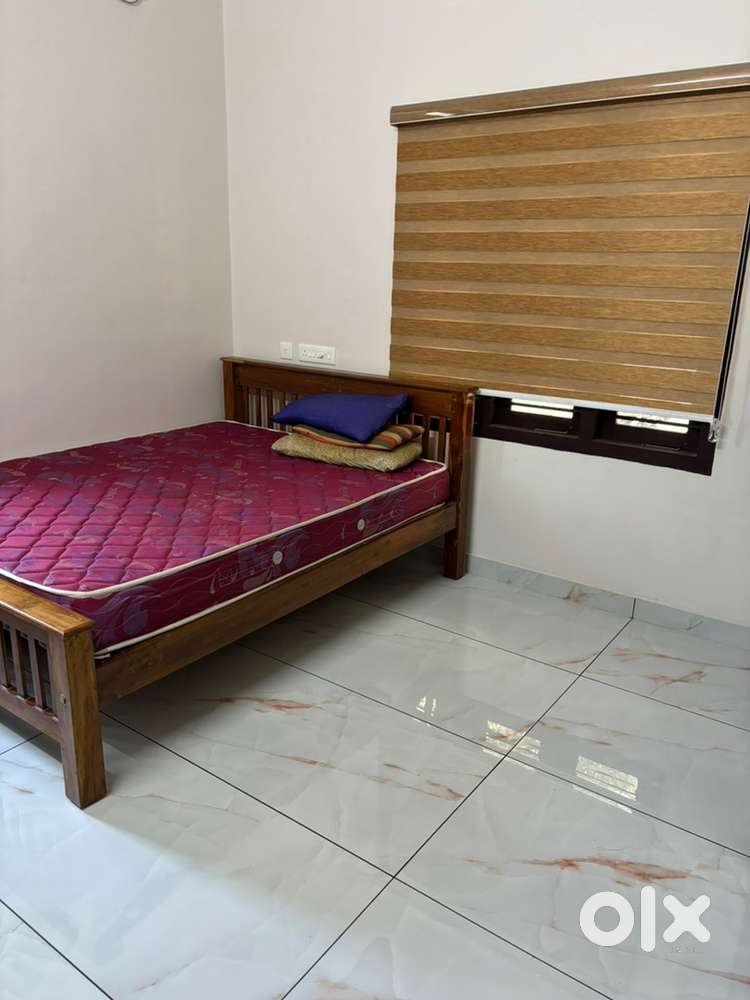 Room for rent for ladies in downstair