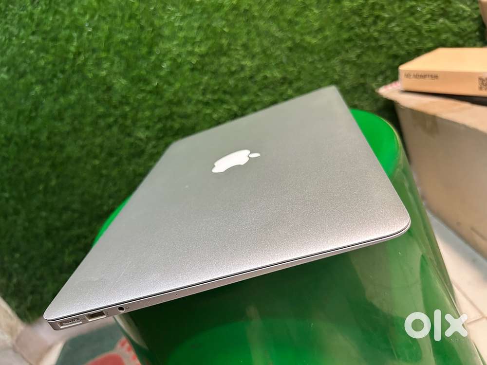 Apple Macbook Air core i5 high speed 14 inc like new, ek daam