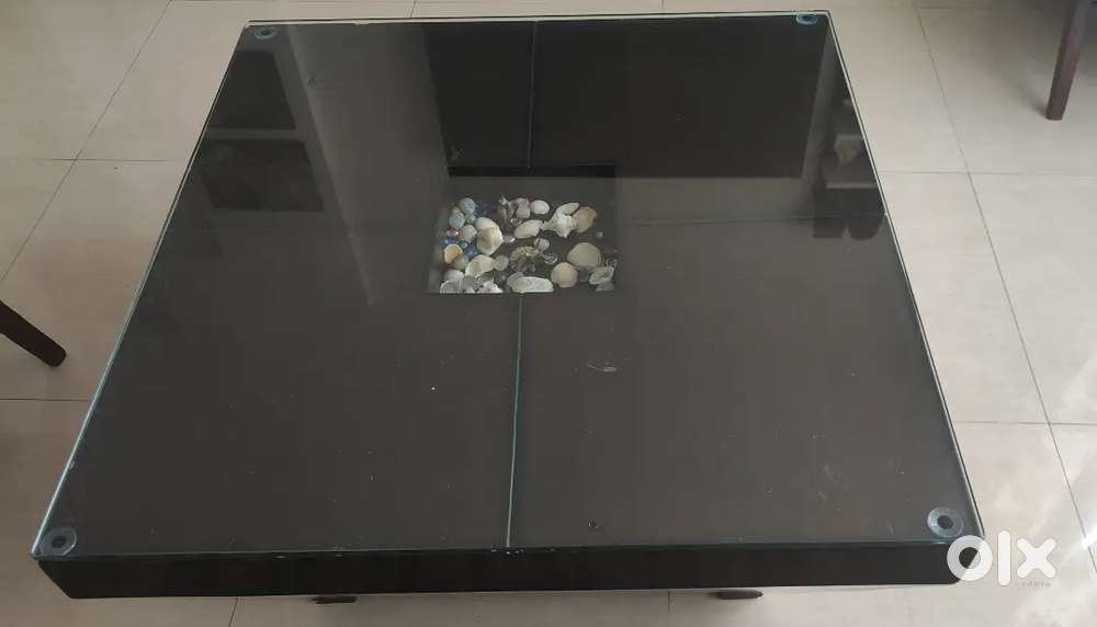 Square center table with 10mm glass top