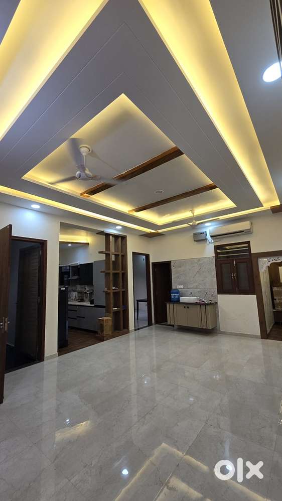 3 bhk luxzry floor 150 Gaj  good location