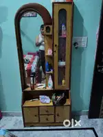 Daresing table
