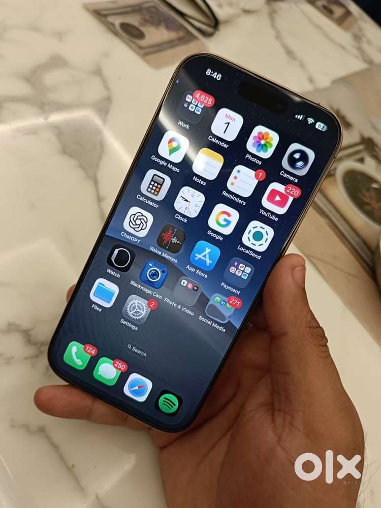 Apple iPhone 16 pro 128gb gold color 16/11/2025 only few days old