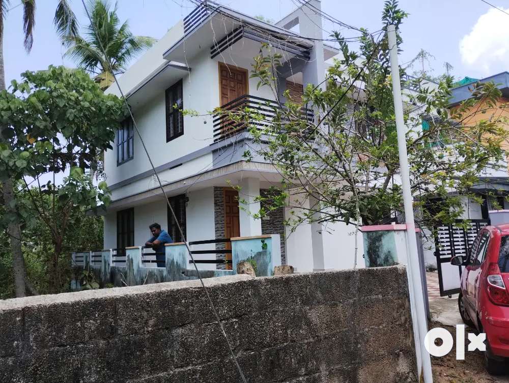 House For Sale Near Sreekaryam, Chavadimukk