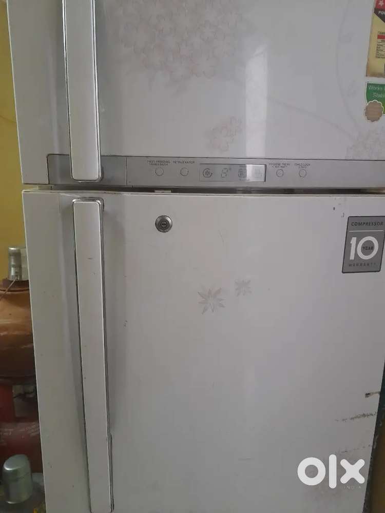 LG DOUBLE DOOR 5 STAR FRIDGE
