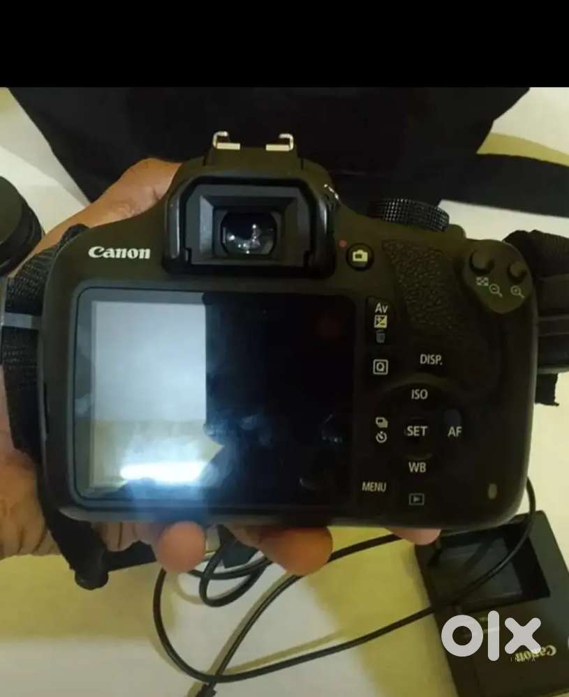 Dslr camera canon 1200d barely used