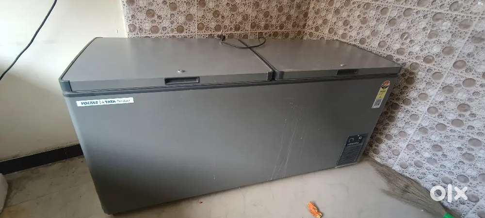 Voltas  Double Door Deep Freezer cum chiller, Convertible, GREY 500ltr