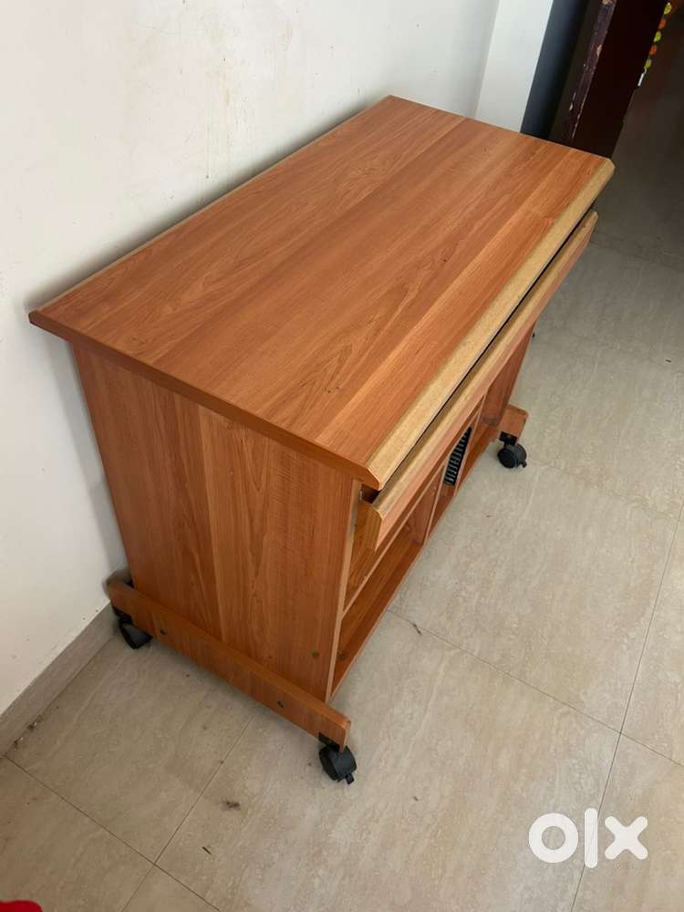 DAMRO computer table