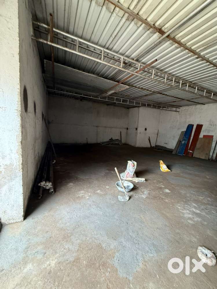 1400sqft godown space with 13 feet hight in bada talab road
