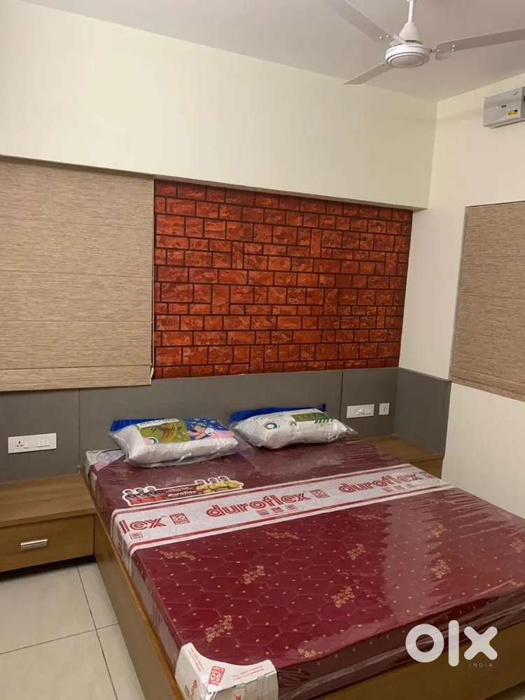 3bhk furnish flat for rent near ladyhill main road