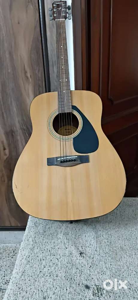 YAMAHA GUITER