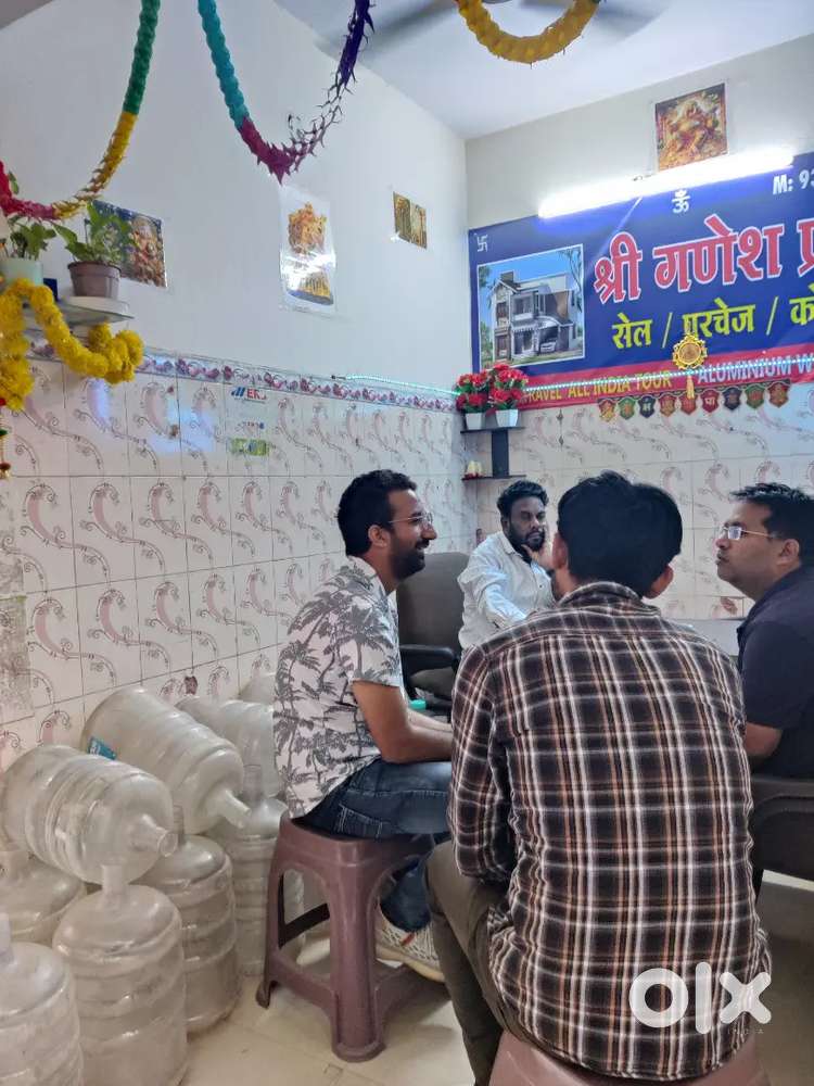 Selling Shop At Good Price Near Laxmi Nagar Market for Commercial use