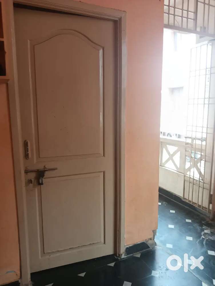 TO LET SINGLE ROOM
