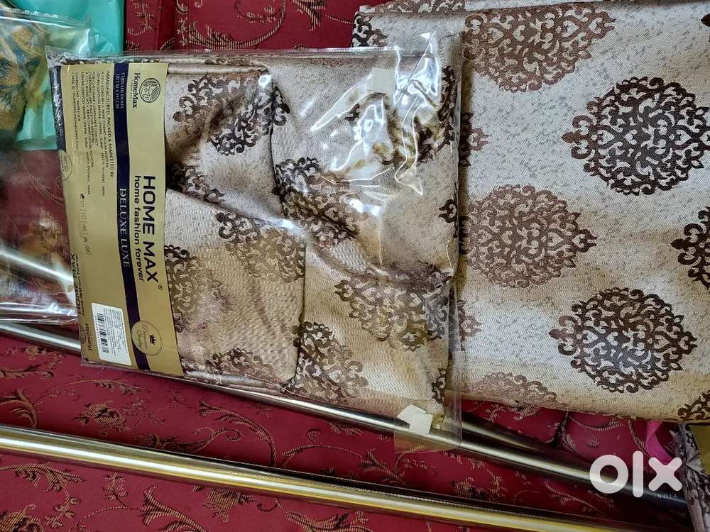 I want to sell curtain set.