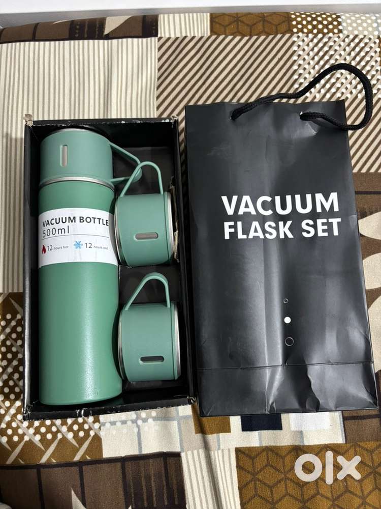 Luxury 500ml Vacuum Flask Set – Includes 3 Elegant Cups  Brand New