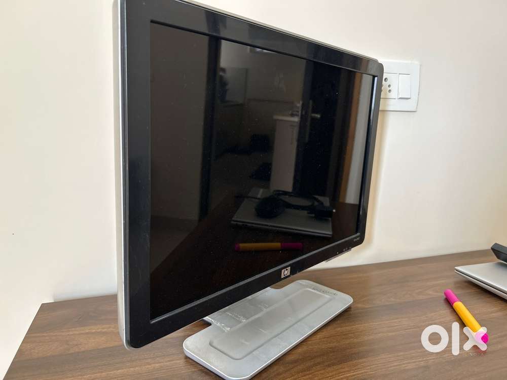 HP w1907 21” Monitor Good Condition with VGA to HDMI Cable Rs. 1250