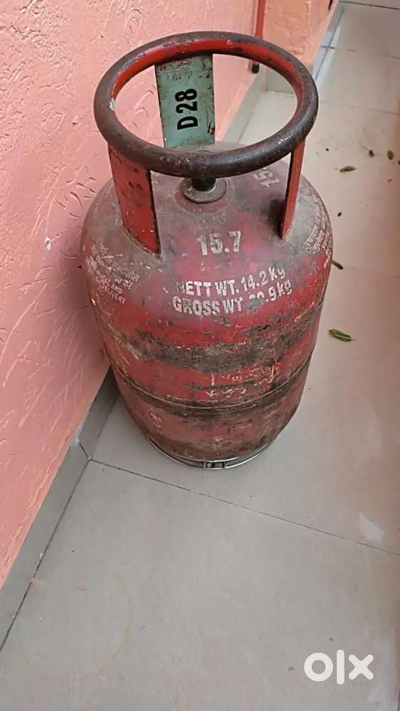 2 cylinders and the price of one is ₹2500.