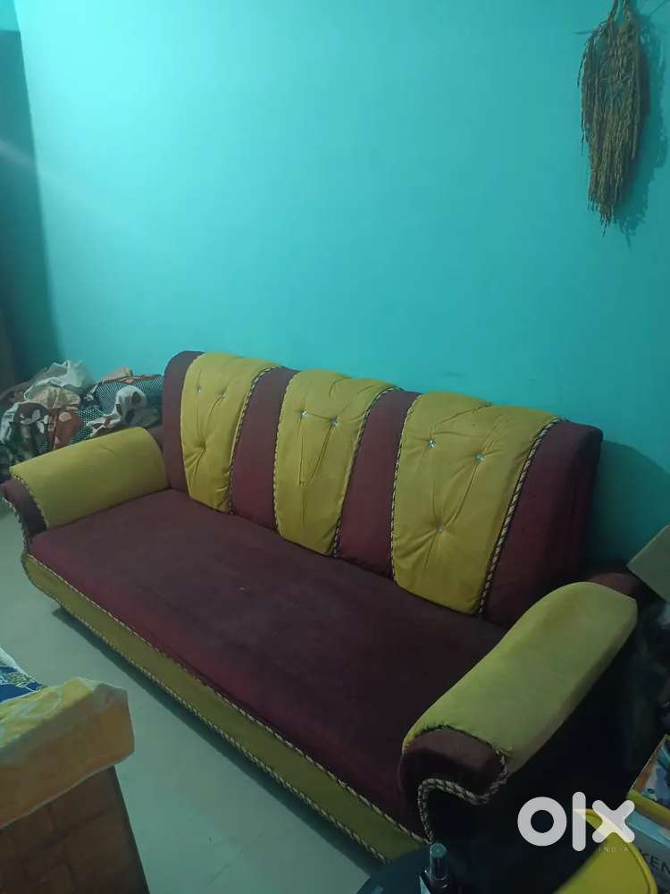 5-seater Sofa set for sell in Good condition- perfect for living room