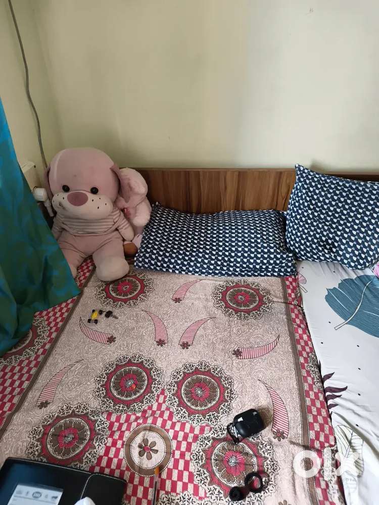 Single bed with matress