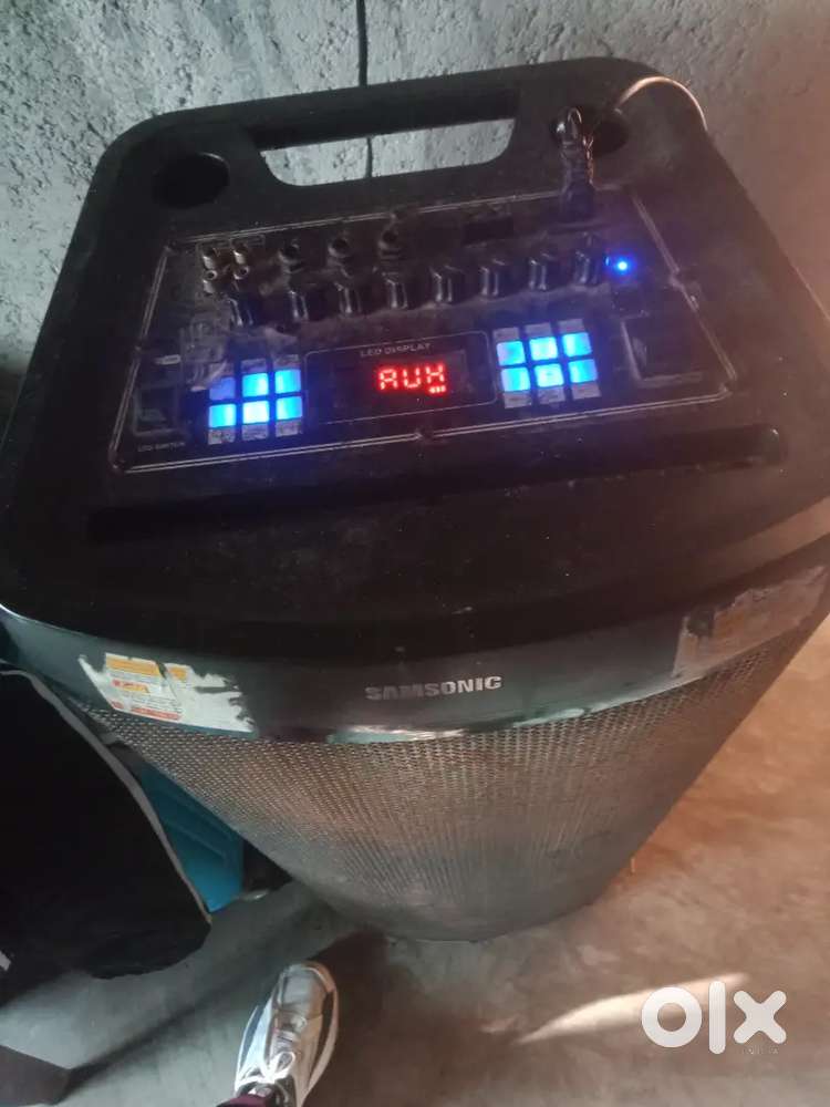 बढ़िया कंडीशन है पैसे की नीड है लेने वाले ही संपर्क करें 1 साल चला हुआ