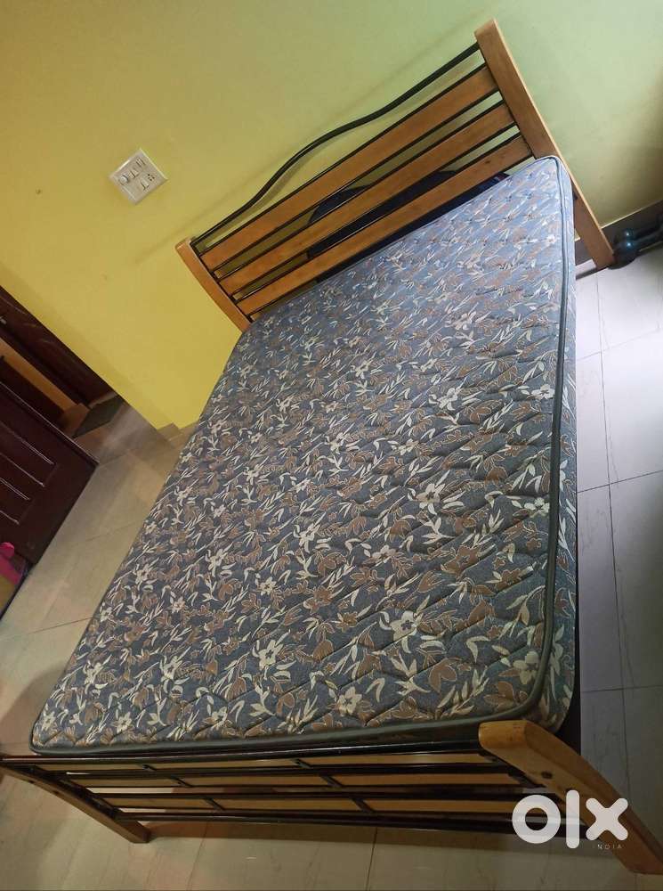Queen size bed + Mattress