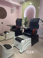 Salon pedicure chair with massager