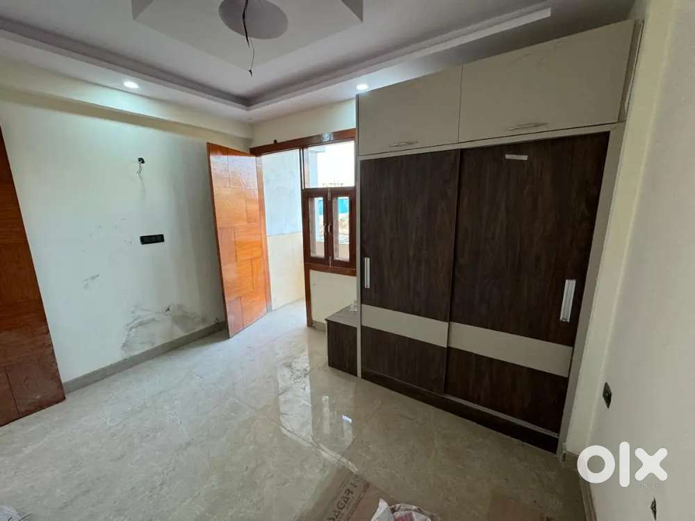 1 bhk flat super duper luxury in central Noida sector 73