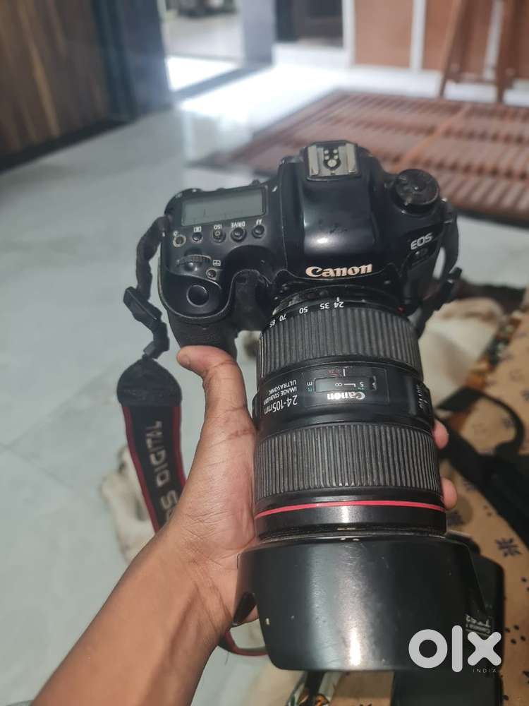 Canon 6d mark 2 with battery charger flash bag