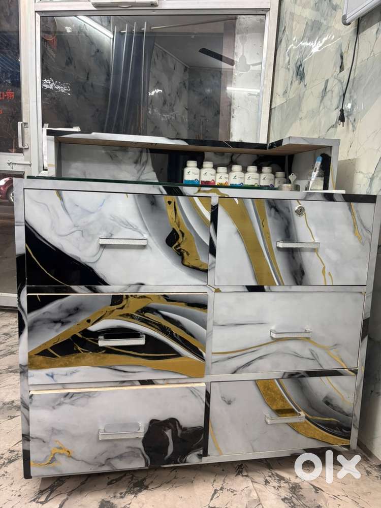 Table counter and sitting table