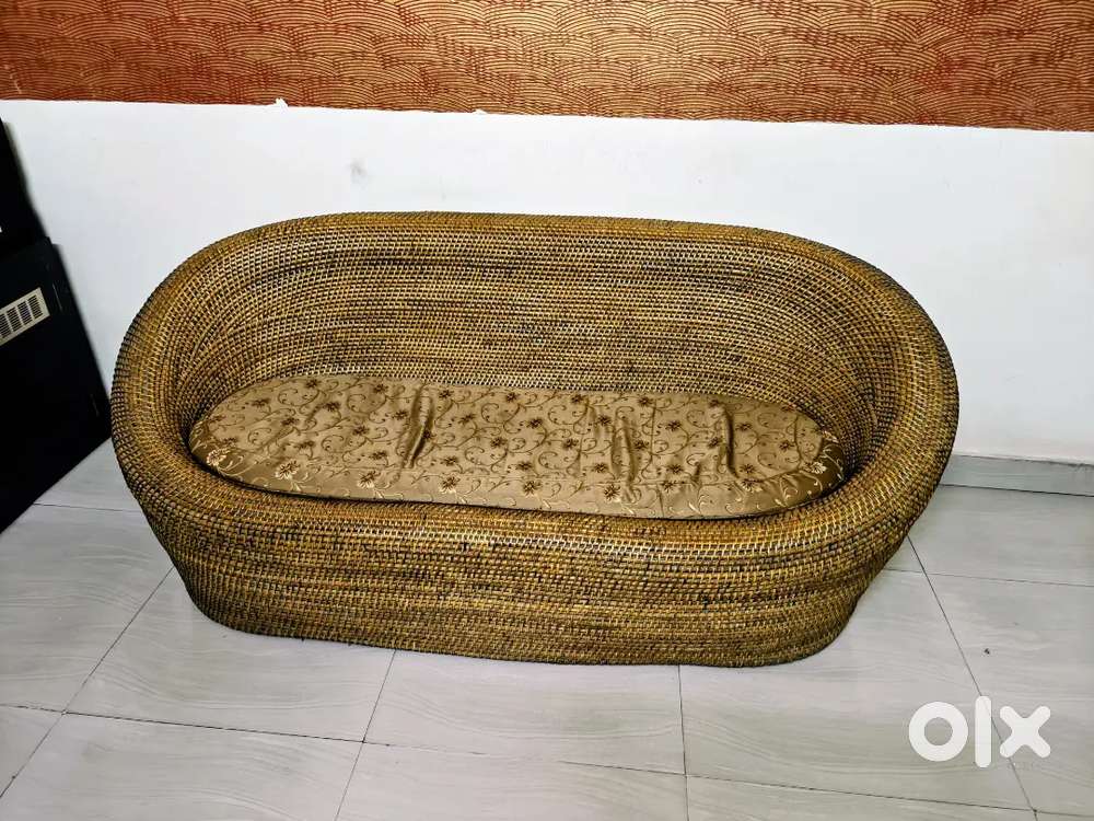 Elegant Oval Rattan/Wicker Sofa