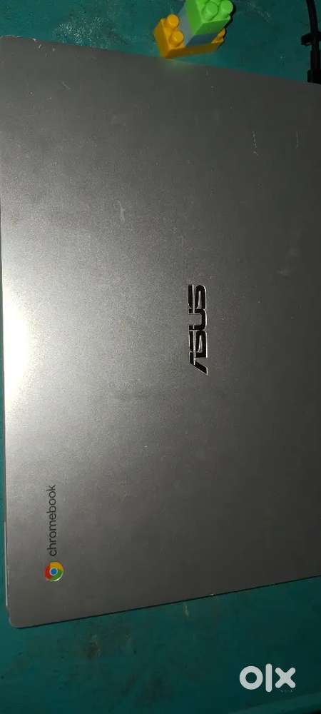 Asus Chromebook for sale 64gb with excellent condition
