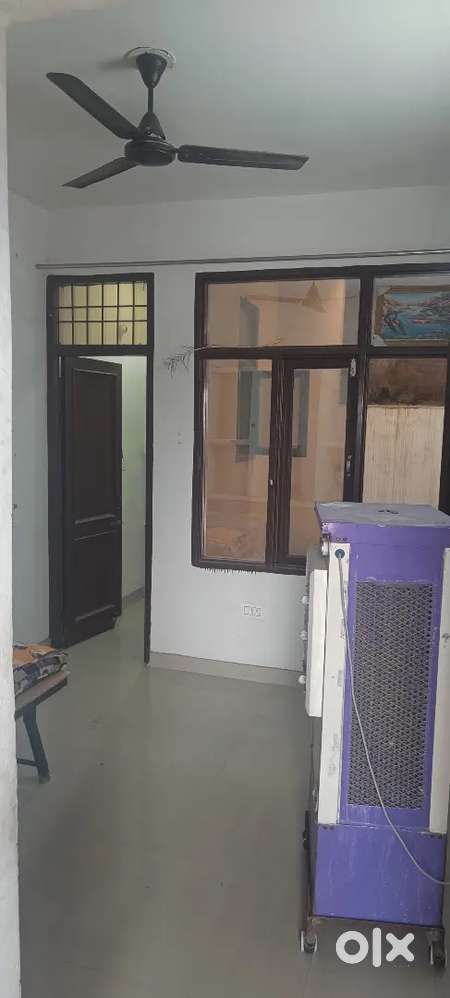1room set near park in vip enclave dderabassi