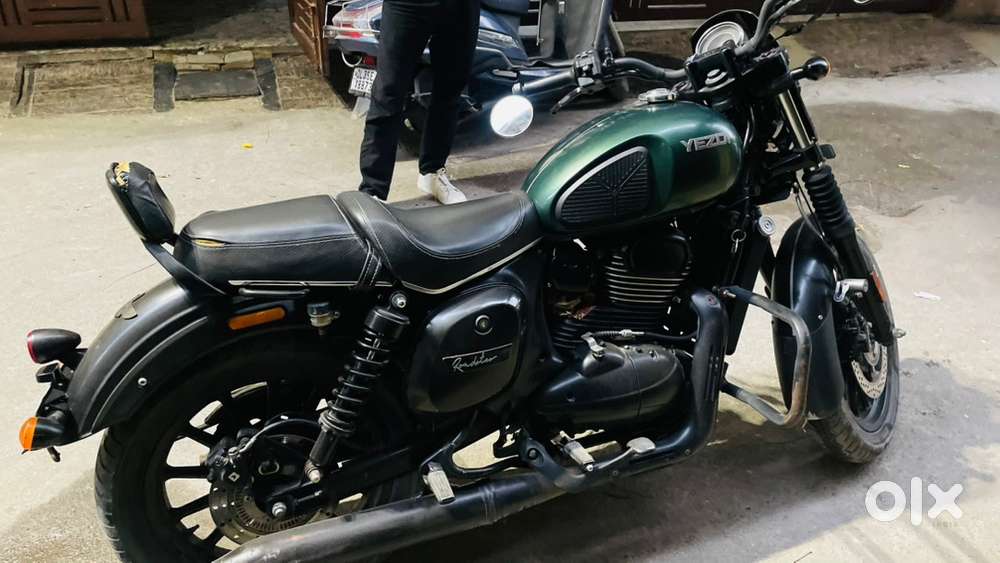 Genuine condition without any damage, only 11000 km driven.
