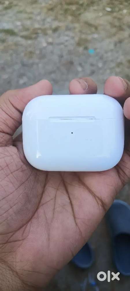 Earbuds / wireless earphone