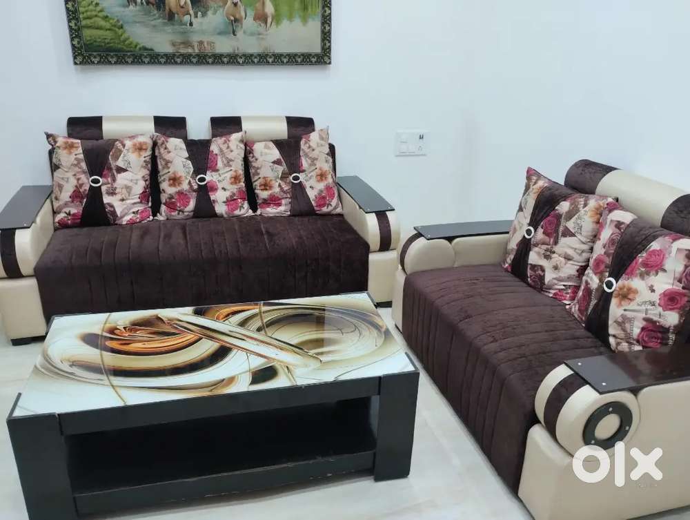 5 Seater Sofa Set & Table