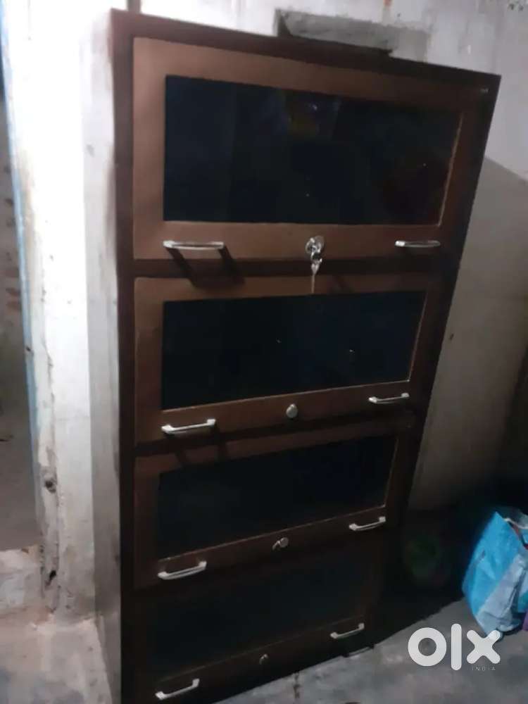 NEW ALMIRAH & Dining Chairs at Very less Price, URGENT TRANSFER.