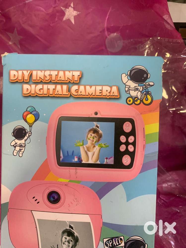 DIGITAL CAMERA INSTANT