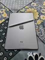 IPAD AIR With Pencil and charger.