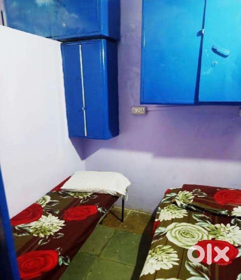 Affordable place to stay near Marine Lines (East )