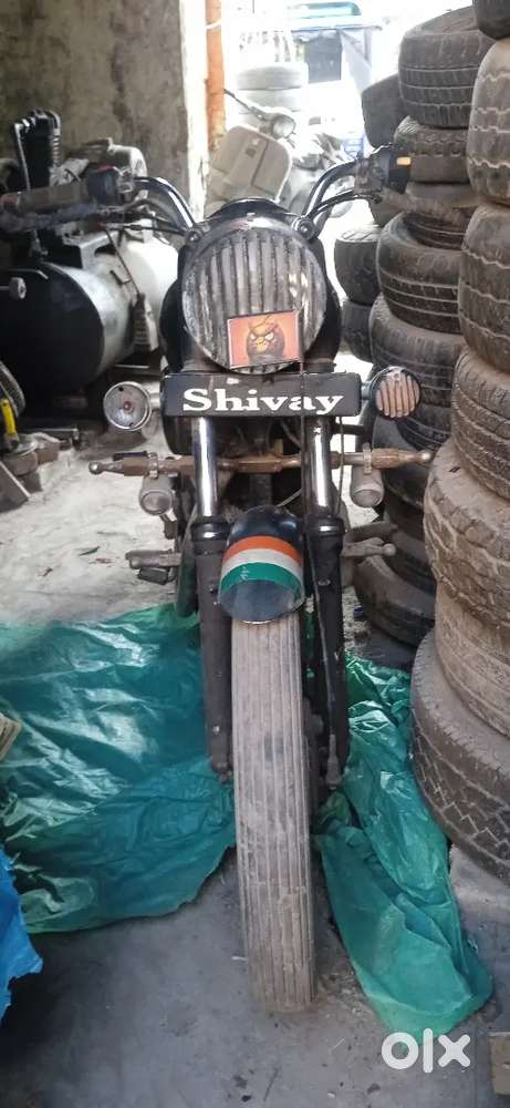 Old model Enfield bike right side LegTransmission for Repair work