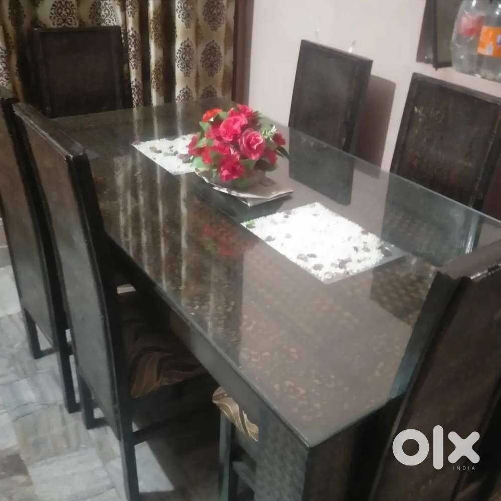 8 seater Dining table 11000