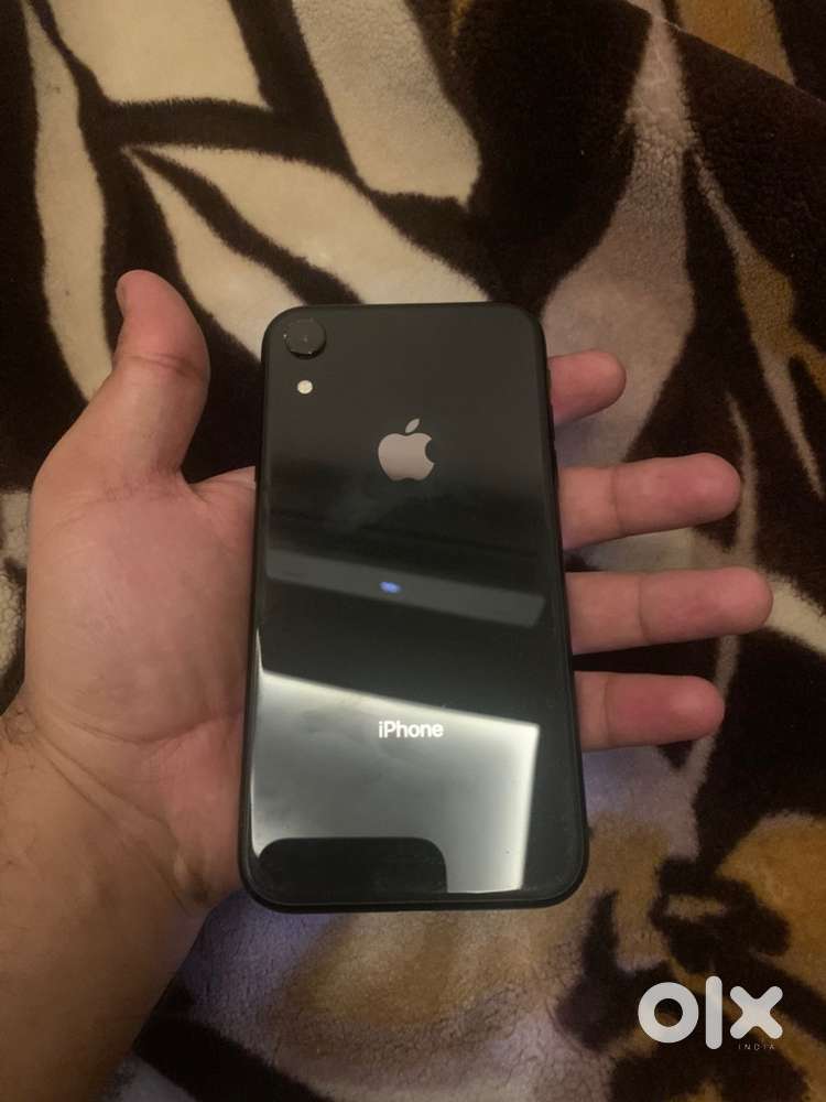 IPhone XR 64 gb 80 battery health All working with box and cable