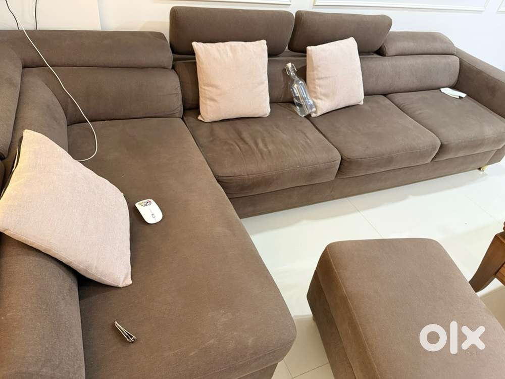 Modern 5 seater L Shape Sofa set with extra Ottoman - excellent condit