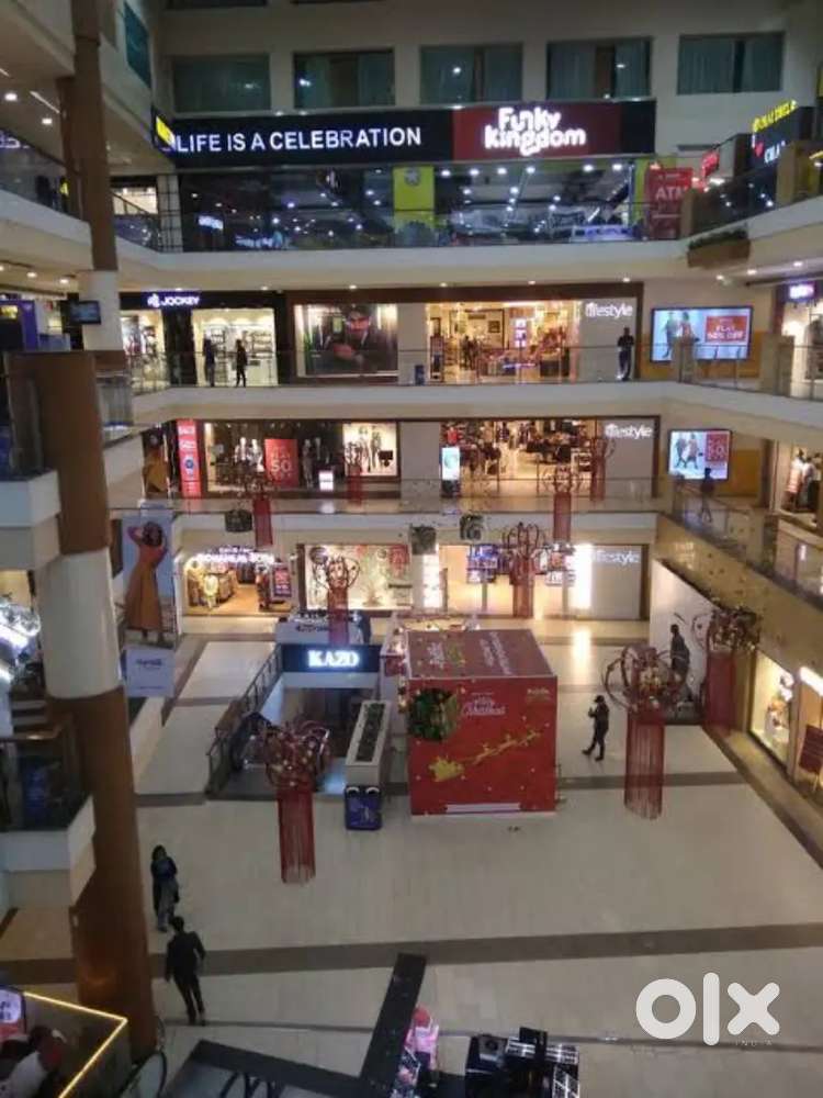 शीघ्र आवश्यकता है शॉपिंग मॉल बॉयज