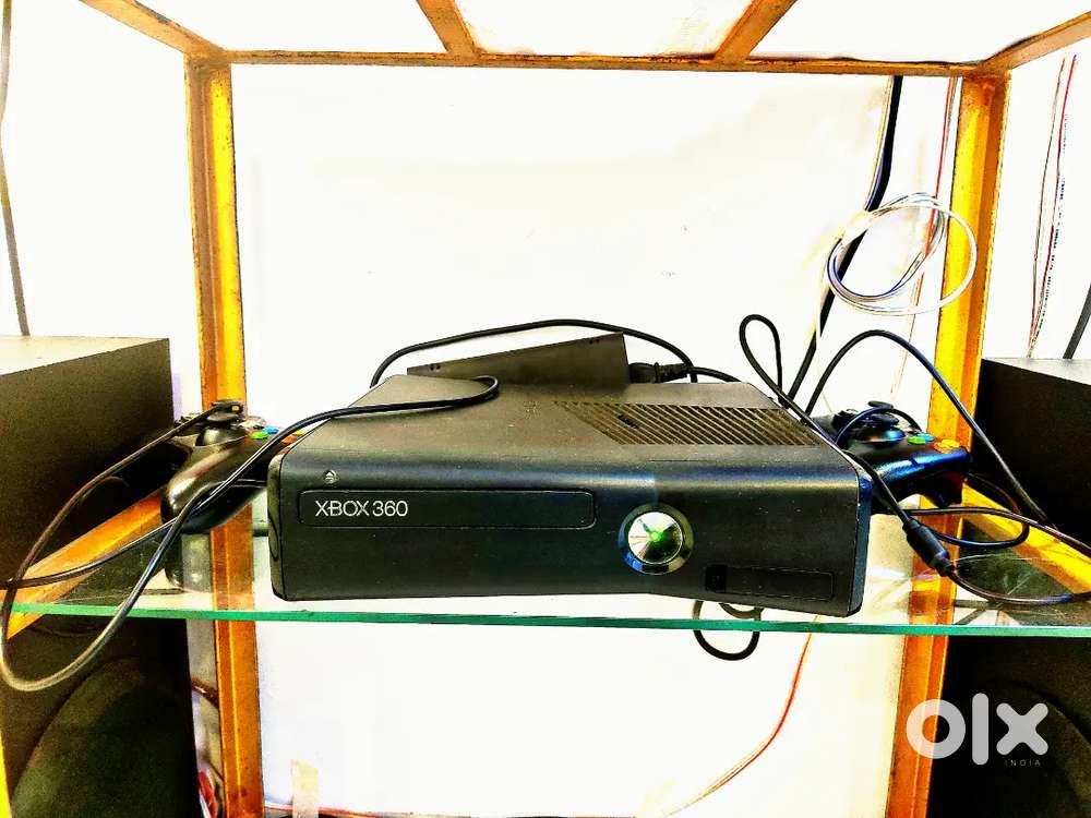 Xbox 360 (250gb) with 2 controllers & 28 Games