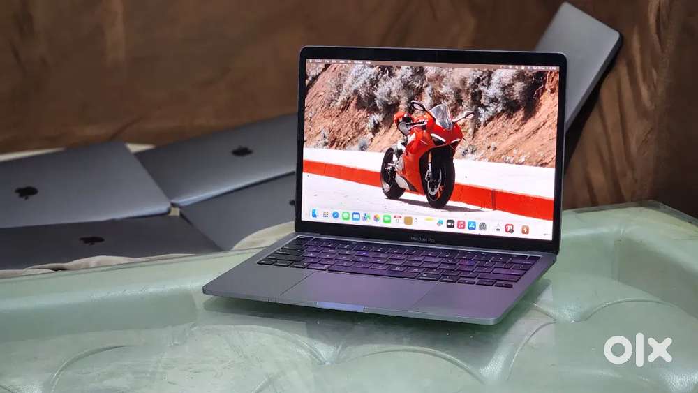 M1 Apple M1 Pro 16GB Ram 256gb Apple SSD 13inch Touchbar Touch ID