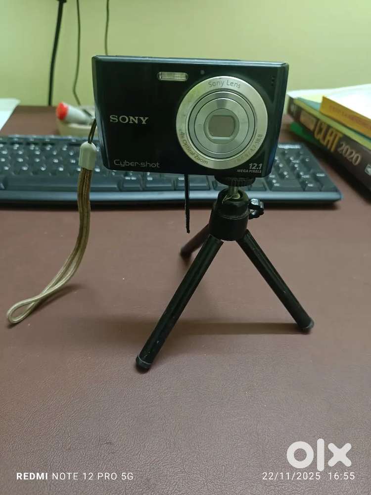 Sony 12.1 MP camera and Tripod Mini