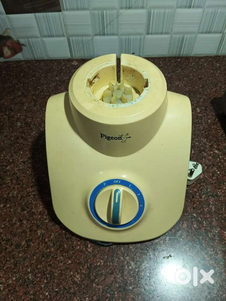 Pigeon mixer grinder(Excellent working condition with no cup)