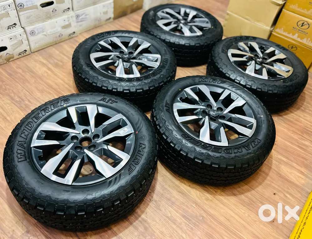 Thar roxx 19 inch diamond cut OEM alloy wheels with CEAT tyre set of 5