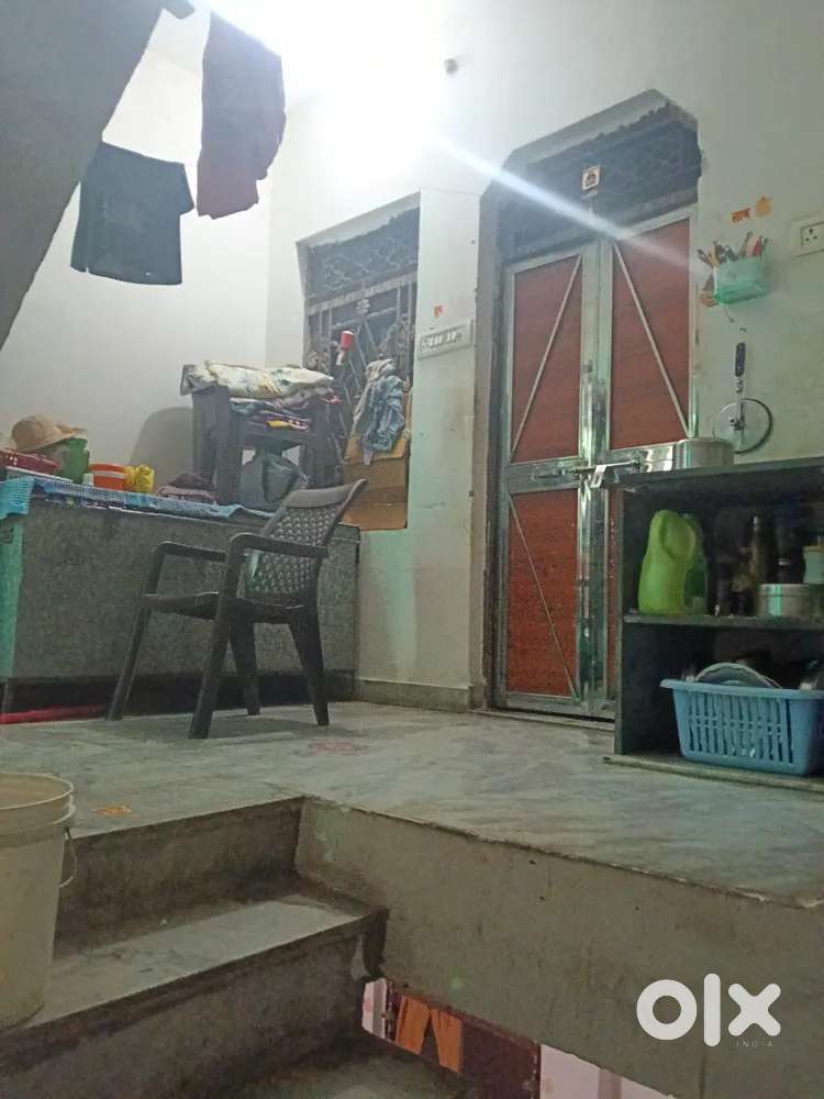 Ghr ki condition achi haiper kuch kam hai chote mote