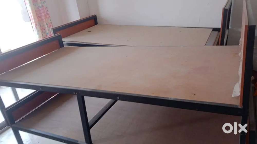 Single bed Rs1200/pc, 5 pc, matrss Rs500